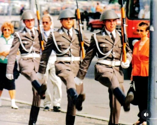 Ehrenwache des Wachsregiments Friedrich Engels der NVA